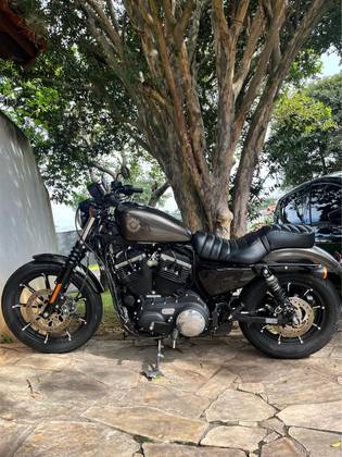 HARLEY-DAVIDSON SPORTSTER IRON 883 HARLEY-DAVIDSON SPORTSTER IRON 883